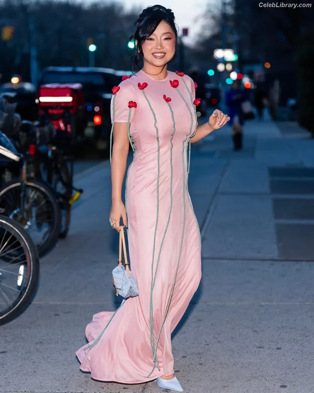 Lana Condor photo 21 of 492