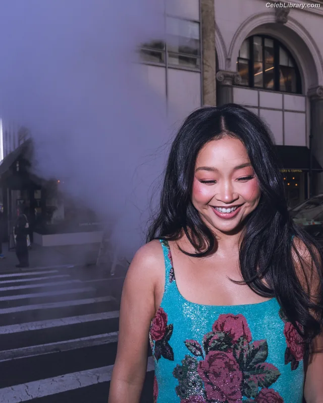 Lana Condor photo 23 of 492