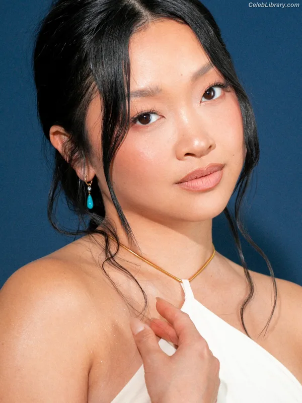 Lana Condor photo 24 of 492