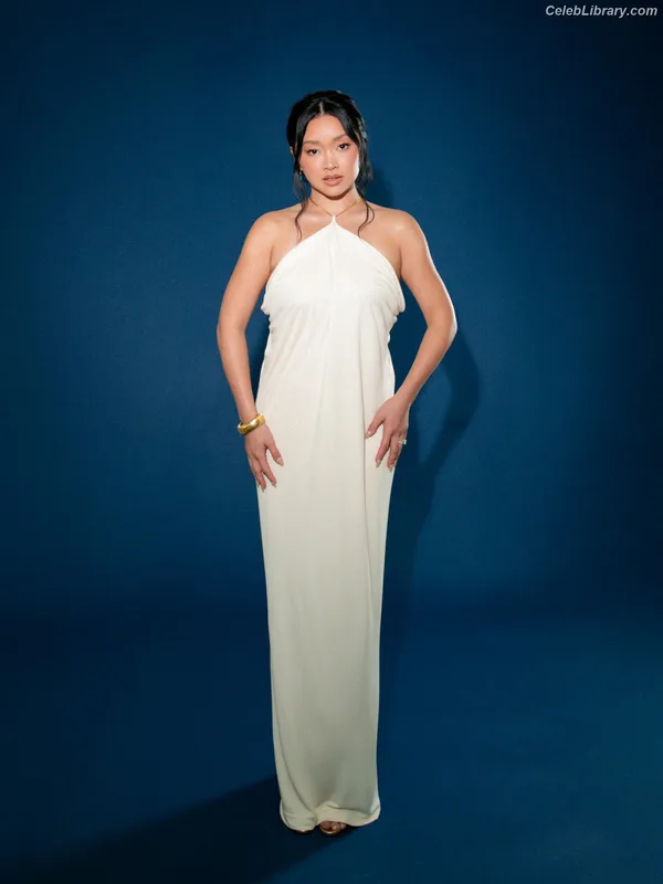Lana Condor photo 1 of 492