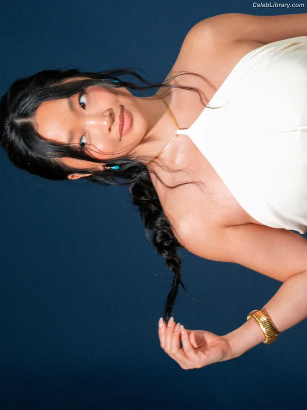 Lana Condor photo 3 of 492