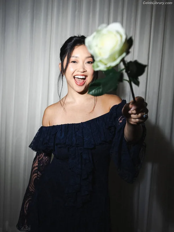 Lana Condor photo 5 of 492