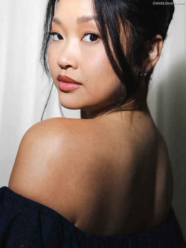 Lana Condor photo 7 of 492
