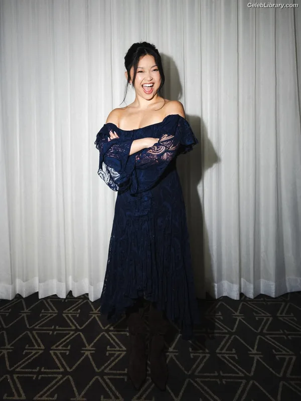 Lana Condor photo 8 of 492