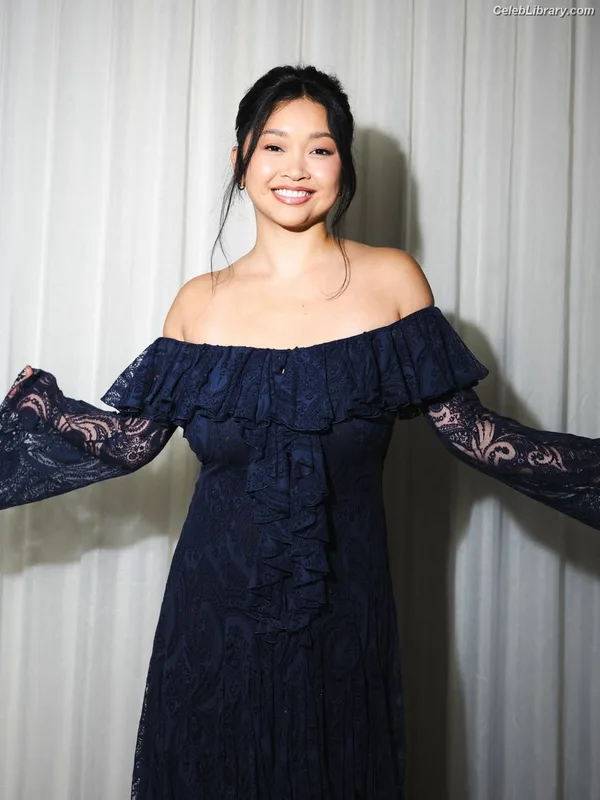 Lana Condor photo 10 of 492