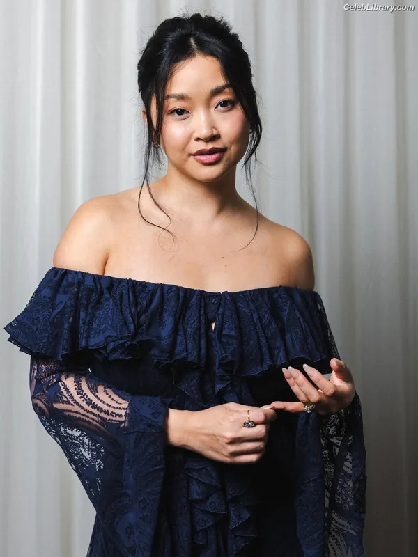 Lana Condor photo 11 of 492