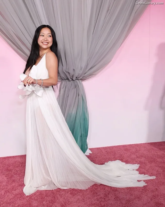 Lana Condor photo 17 of 492
