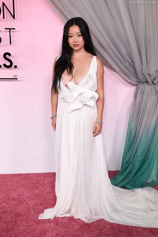 Lana Condor photo 18 of 492