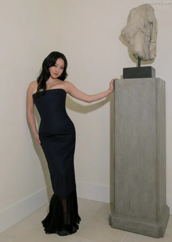 Lana Condor photo 13 of 492