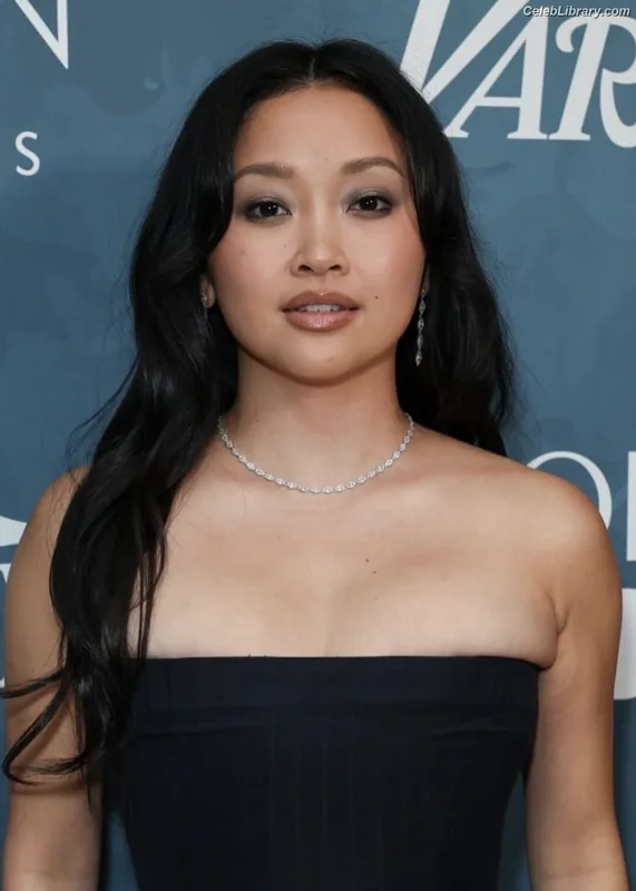 Lana Condor photo 17 of 492