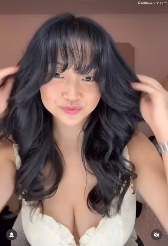 Lana Condor photo 22 of 492