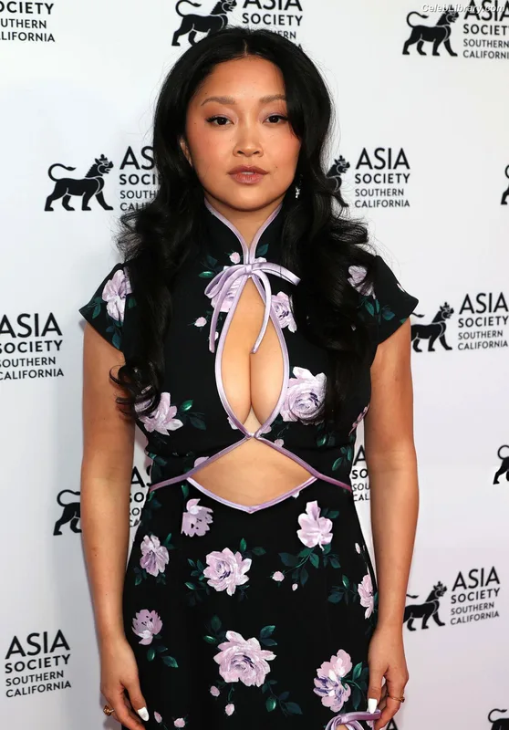 Lana Condor photo 15 of 492
