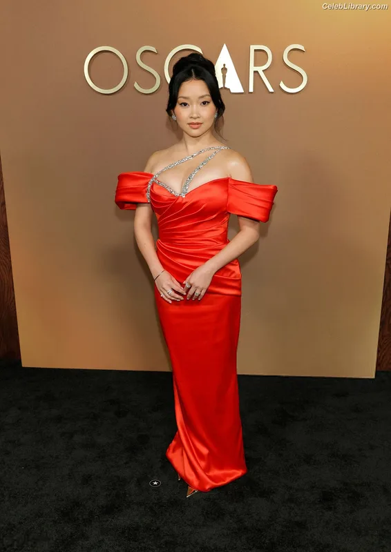 Lana Condor photo 18 of 492