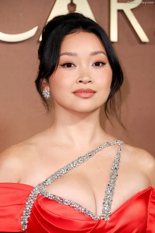 Lana Condor photo 20 of 492
