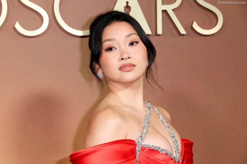 Lana Condor photo 23 of 492