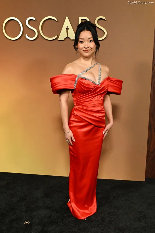 Lana Condor photo 7 of 492