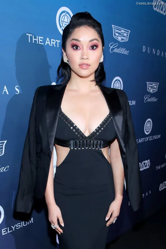 Lana Condor photo 8 of 492