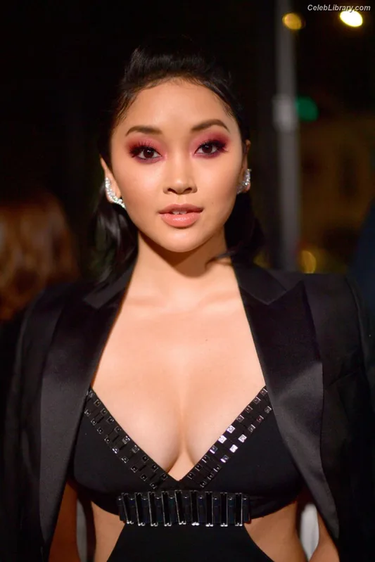 Lana Condor photo 11 of 492