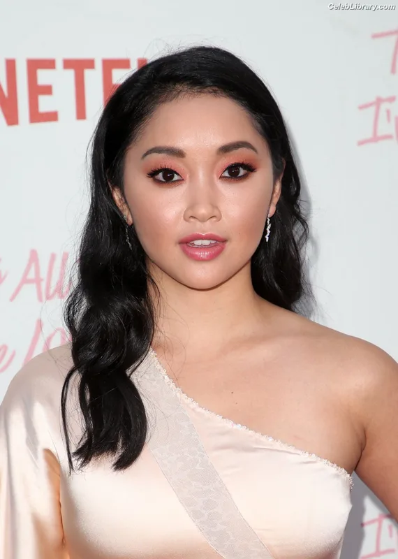 Lana Condor photo 14 of 492