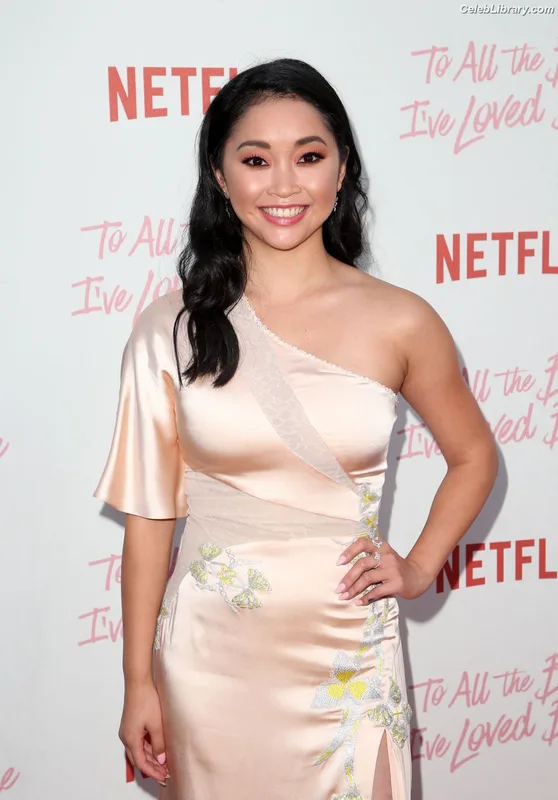 Lana Condor photo 15 of 492