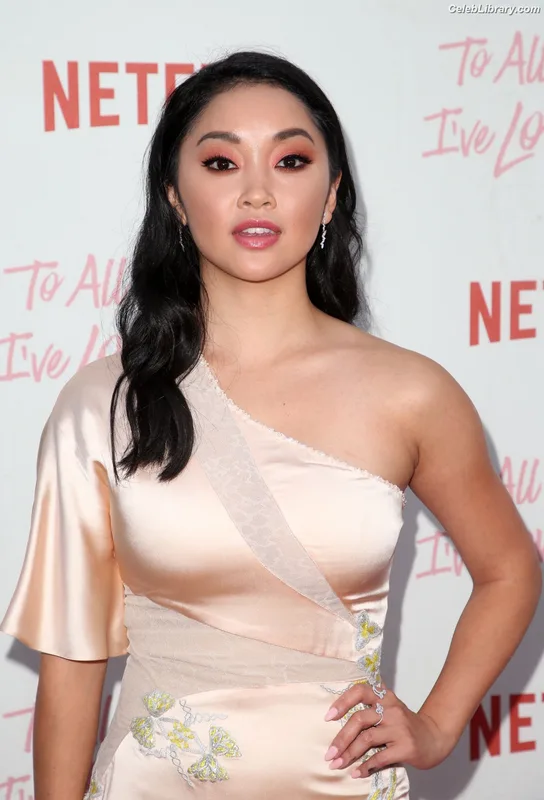 Lana Condor photo 16 of 492