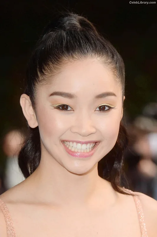 Lana Condor photo 13 of 492