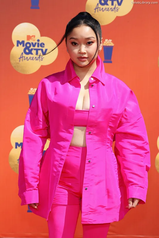 Lana Condor photo 21 of 492