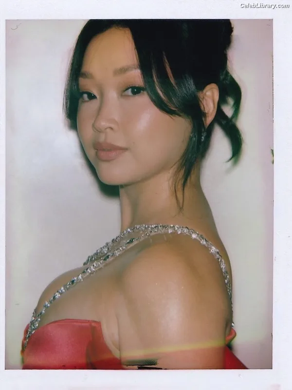 Lana Condor photo 21 of 492