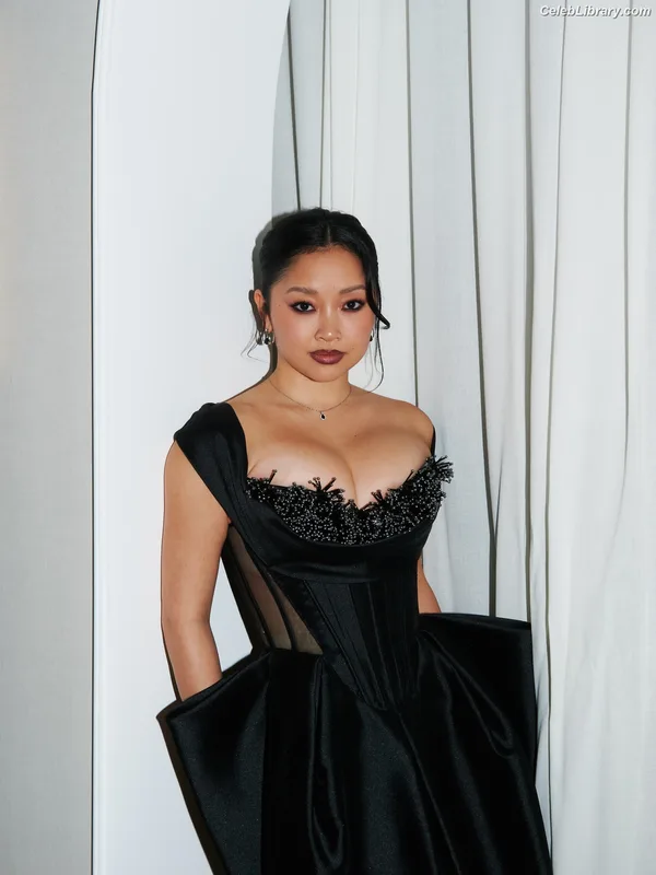 Lana Condor photo 23 of 492