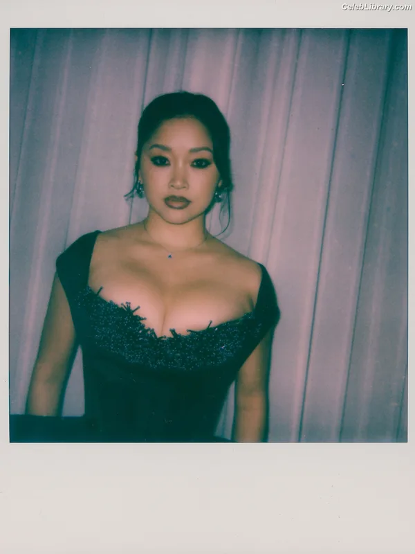 Lana Condor photo 2 of 492