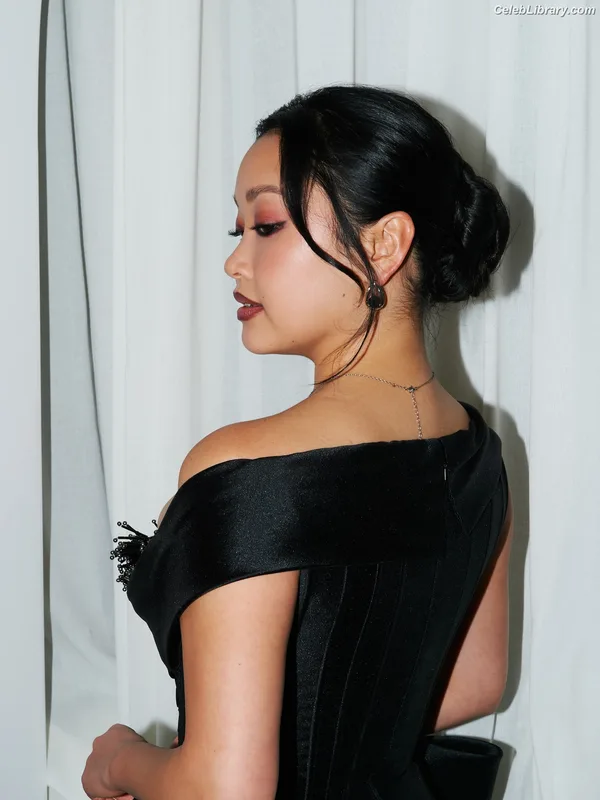 Lana Condor photo 3 of 492
