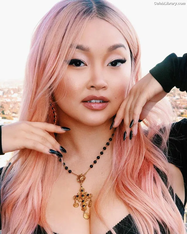 Lana Condor photo 6 of 492