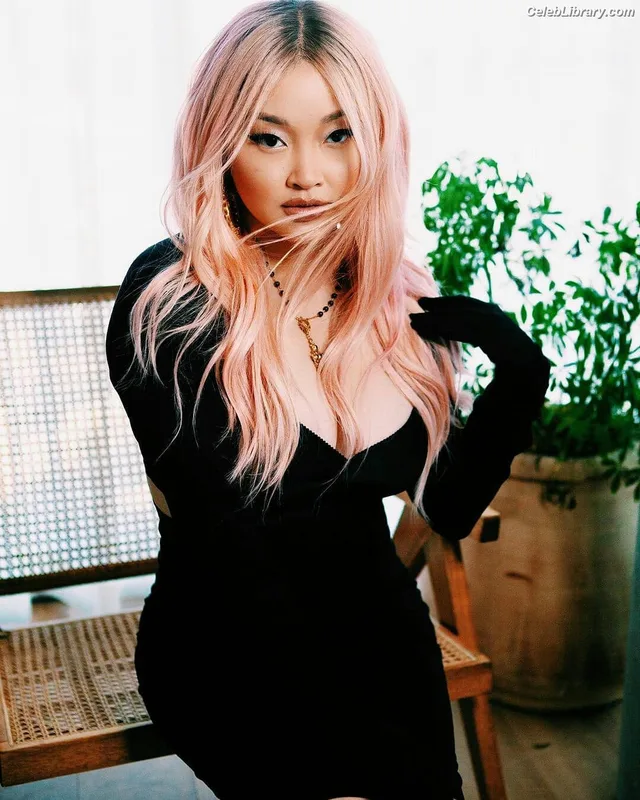 Lana Condor photo 7 of 492