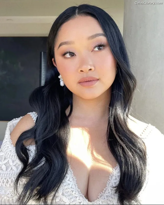 Lana Condor photo 17 of 492