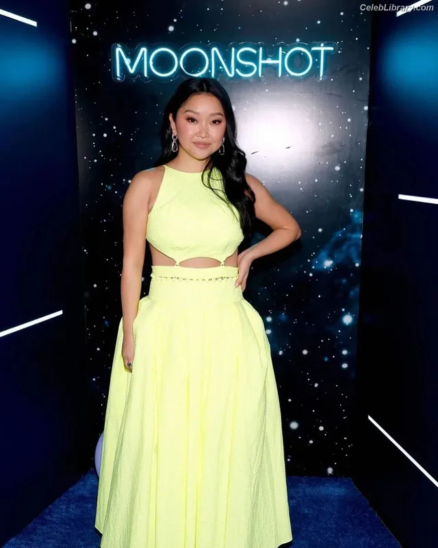Lana Condor photo 18 of 492