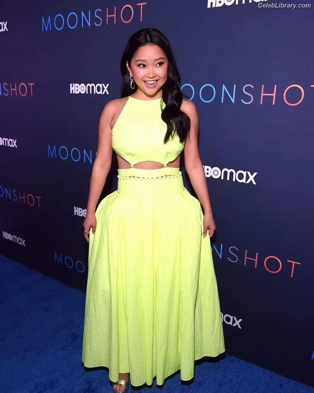 Lana Condor photo 20 of 492