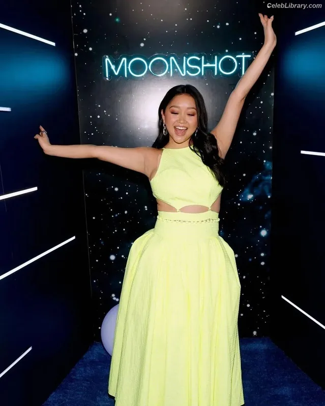 Lana Condor photo 21 of 492