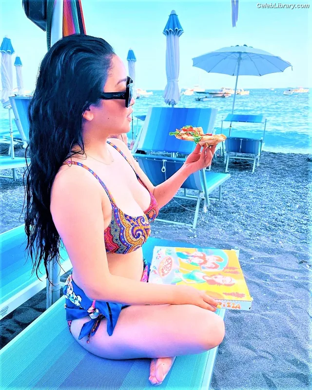 Lana Condor photo 1 of 492