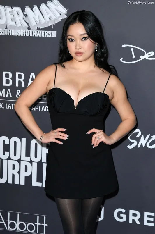 Lana Condor photo 2 of 492