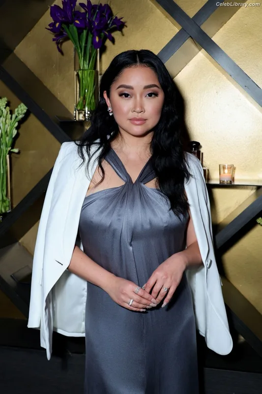 Lana Condor photo 9 of 492