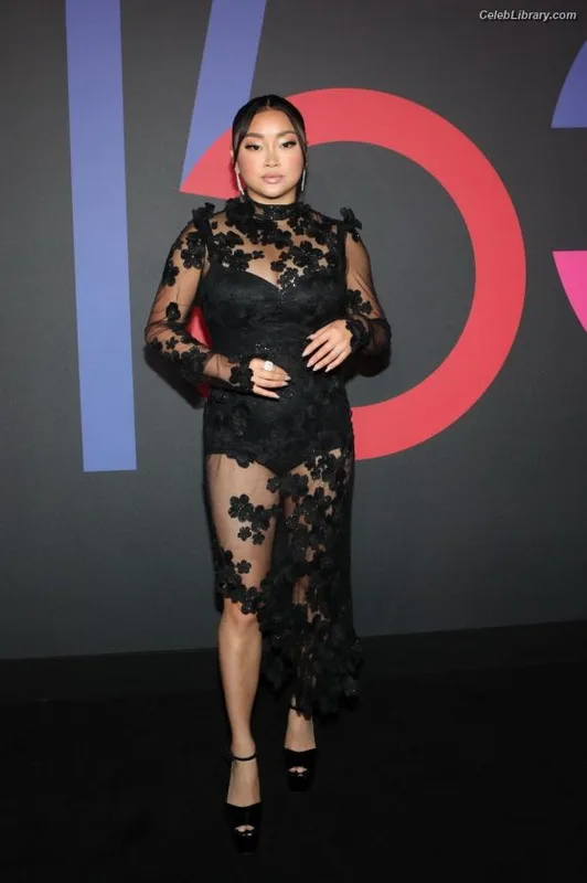 Lana Condor photo 13 of 492