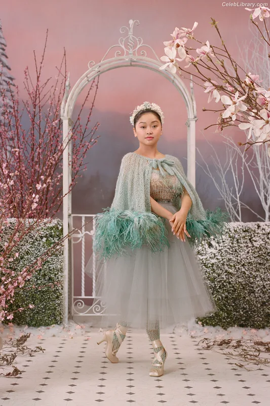 Lana Condor photo 14 of 492