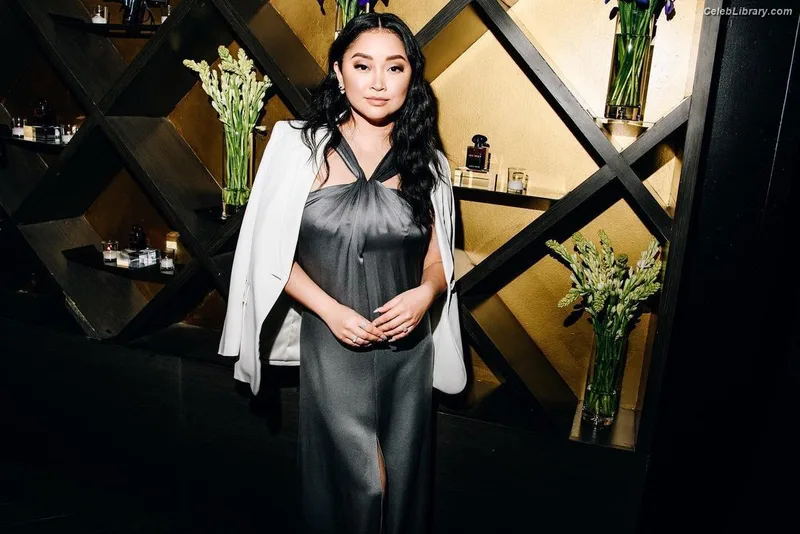 Lana Condor photo 19 of 492