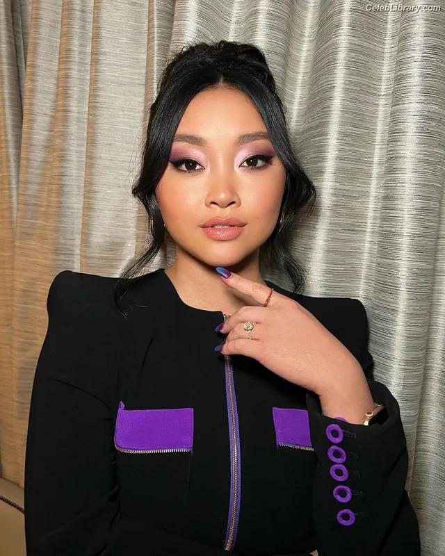 Lana Condor photo 23 of 492
