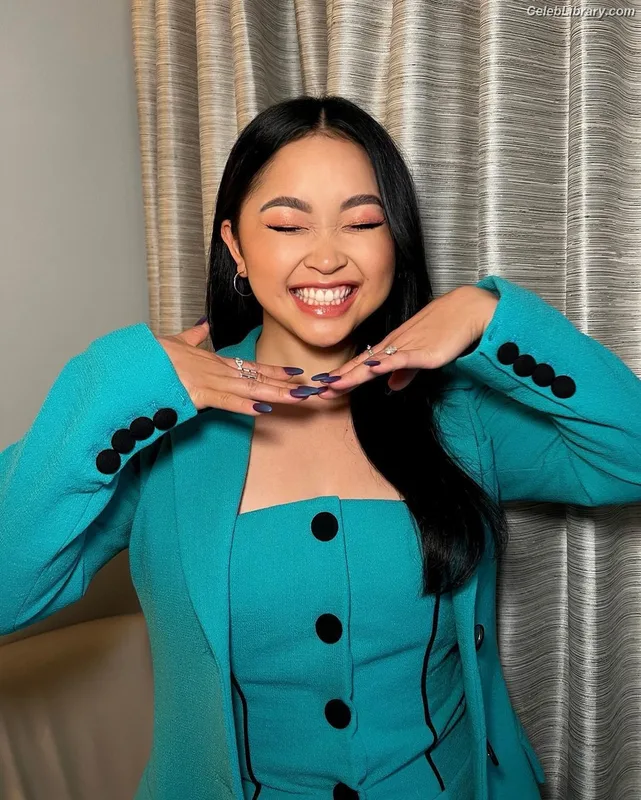 Lana Condor photo 5 of 492