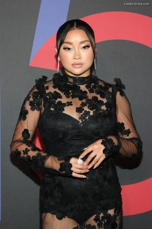 Lana Condor photo 11 of 492