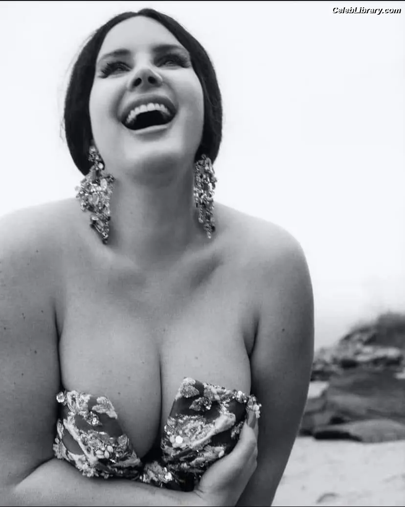 Lana Del Rey photo 2 of 562