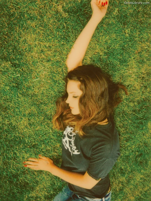 Lana Del Rey photo 20 of 559
