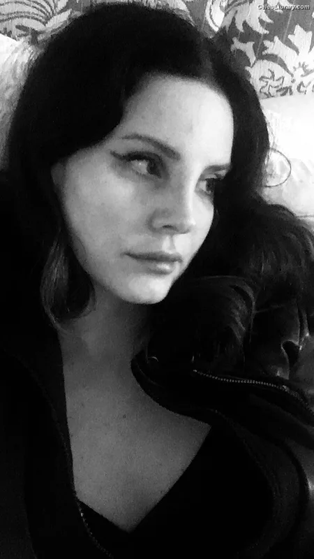 Lana Del Rey photo 24 of 559