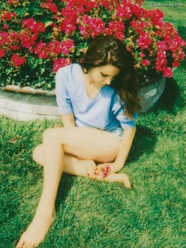 Lana Del Rey photo 2 of 559